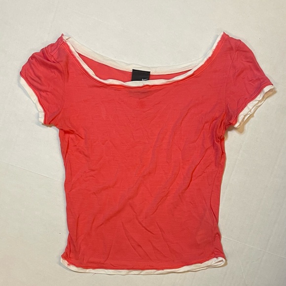 Nike Dri Fit Salmon Pink Cropped Short Sleeve T-Shirt - Small - Picture 2 of 3